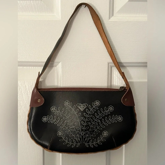 Vintage Roxy Black Leather Purse with Flower Design - Picture 4 of 7